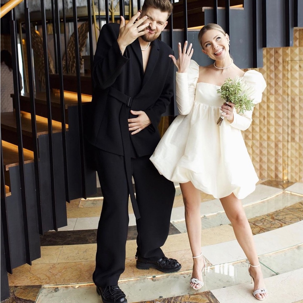 ⛔️⛔️⛔️SOLD ⛔️⛔️⛔️Custom 1960s inspired long-sleeve ivory mini wedding dress